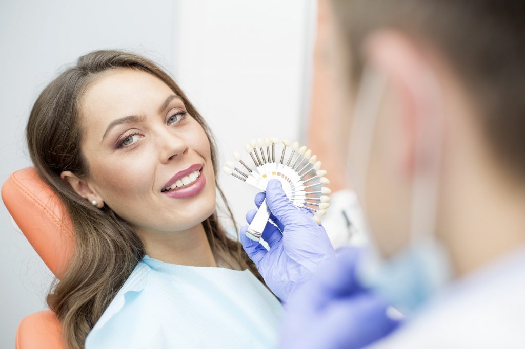 cuánto cuesta hacerse carillas dentales